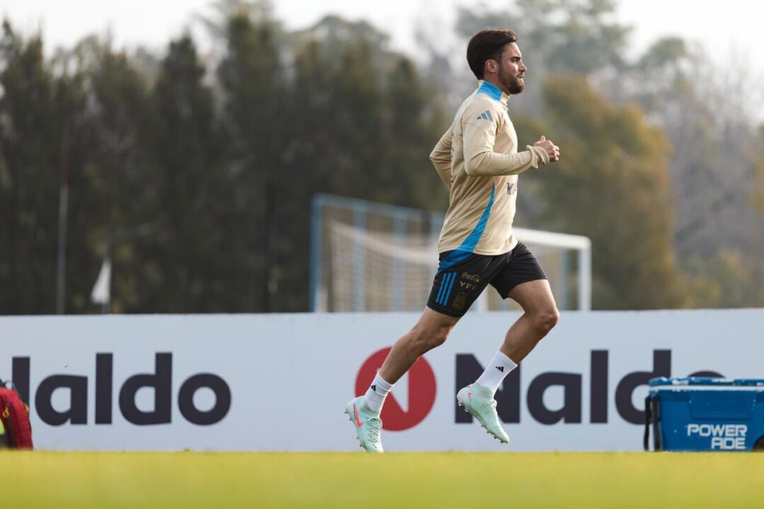 Nicolás Tagliafico definirá su futuro en las próximas semanas.