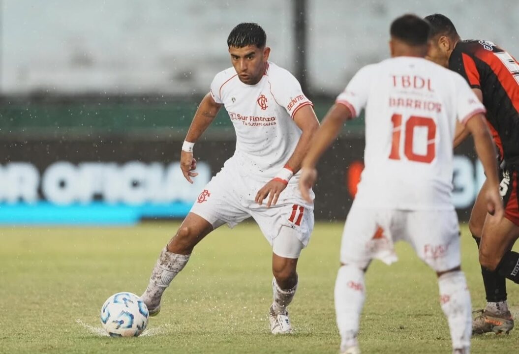 Javier Ruiz quiere quedarse a pelearla en Independiente.