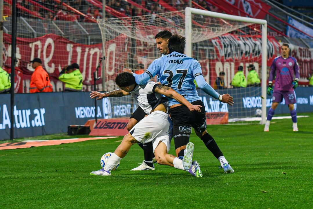 Montiel fue el jugador de Independiente con más actitud.