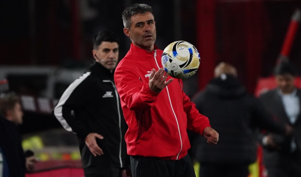 Julio Vaccari comprende cuánto vale el partido de hoy.
