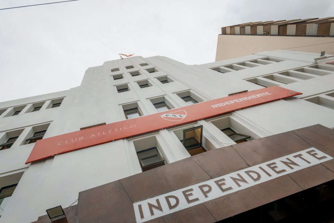 En las próximas horas se van a juntar los dirigentes de Independiente.