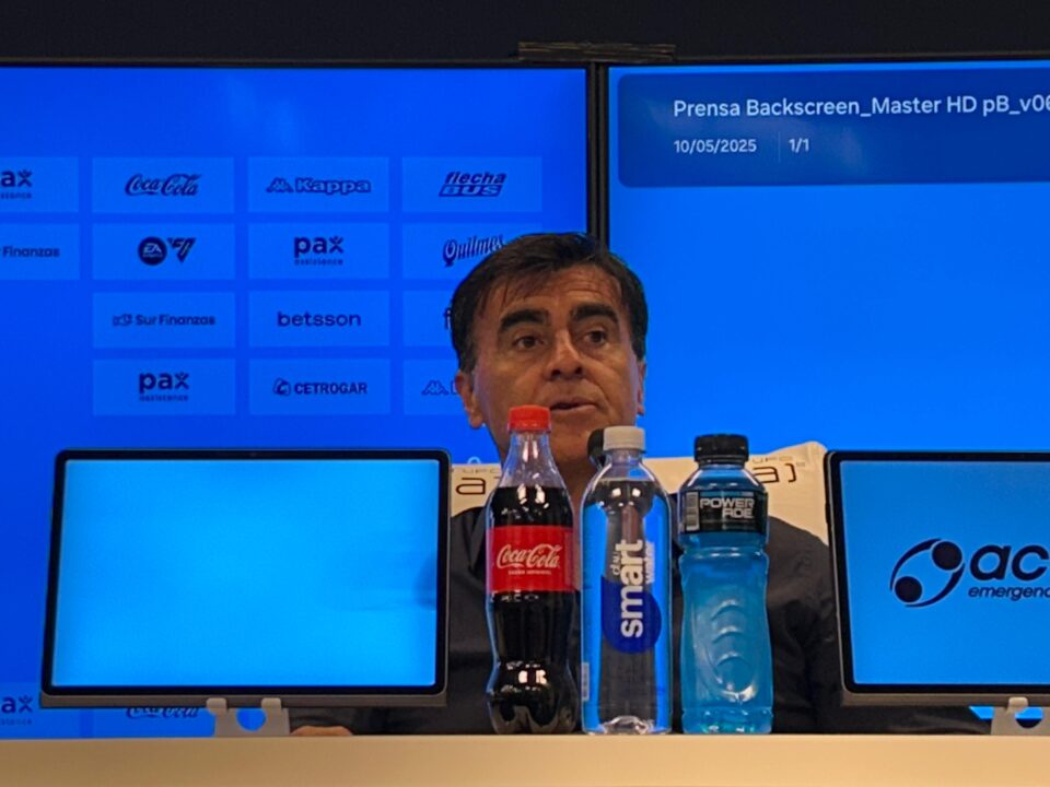 Gustavo Quinteros habló en conferencia de prensa.