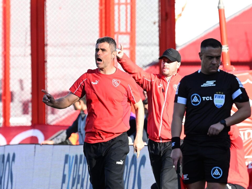 Tras la salida de Vaccari, Independiente busca otro DT.