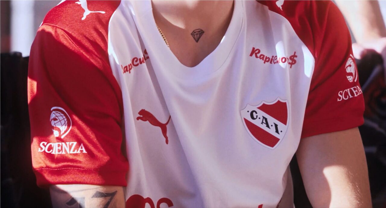 Así son los detalles de la nueva camiseta de Independiente