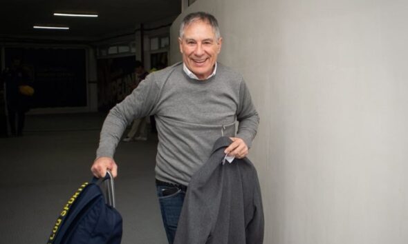 Ariel Holan hizo un pedido para comprarle un jugador al Rojo