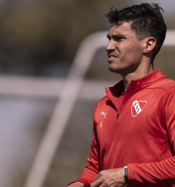 Esos dos jugadores de Independiente están peleando por un lugar