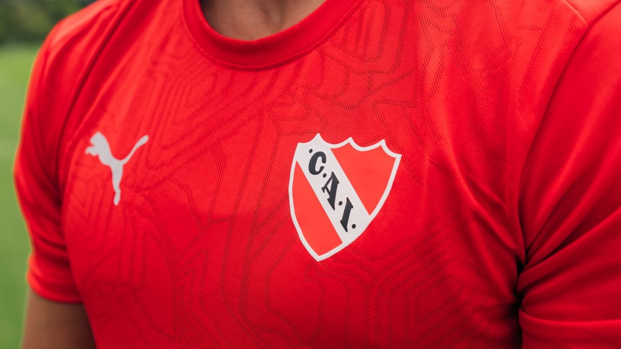 Independiente debe resolver el tema de su indumentaria.