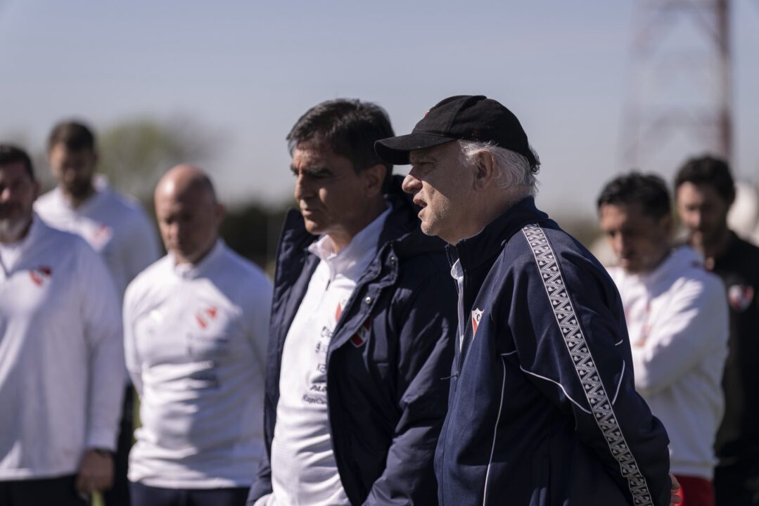 Esta tarde se van a juntar en Villa Domínico para hablar del futuro de Independiente.