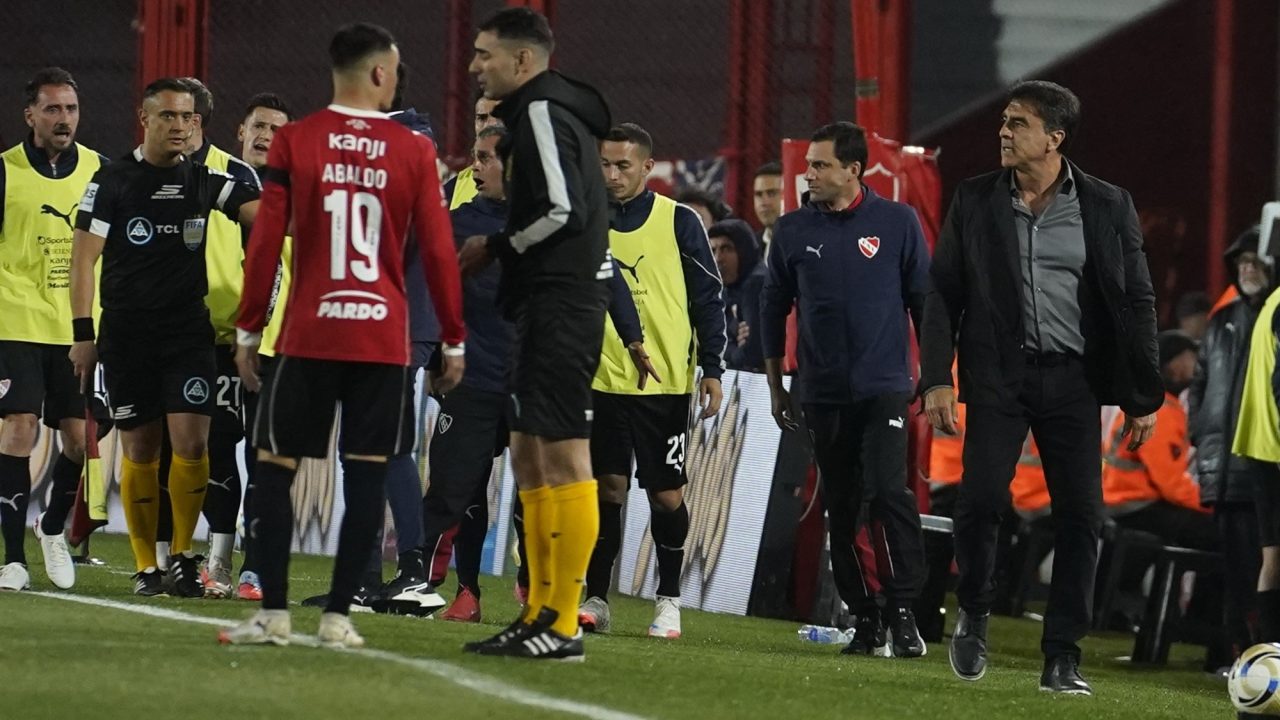 Gustavo Quinteros va a reestructurar el plantel de Independiente.