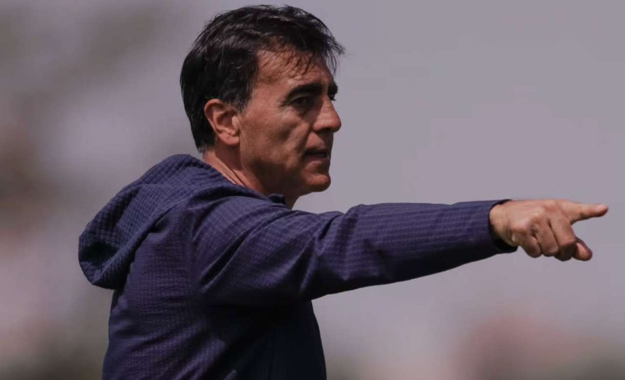 Quinteros debe estudiar bien qué hacer en el próximo mercado de pases.