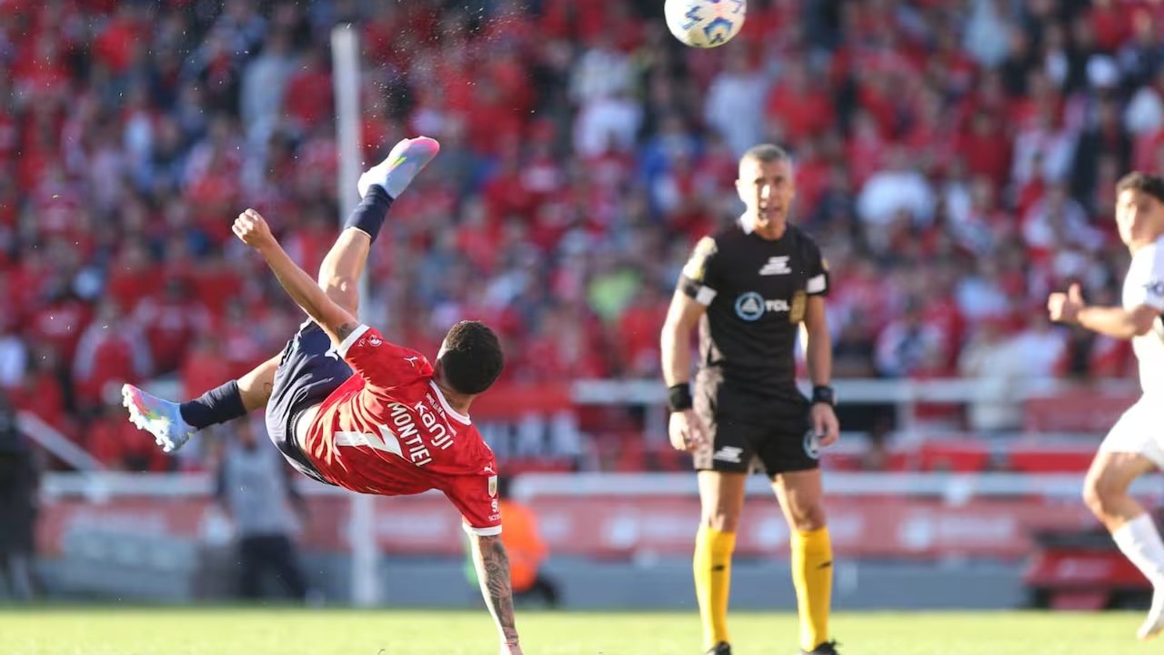 Santiago Montiel se quedó con el premio al mejor gol del año.