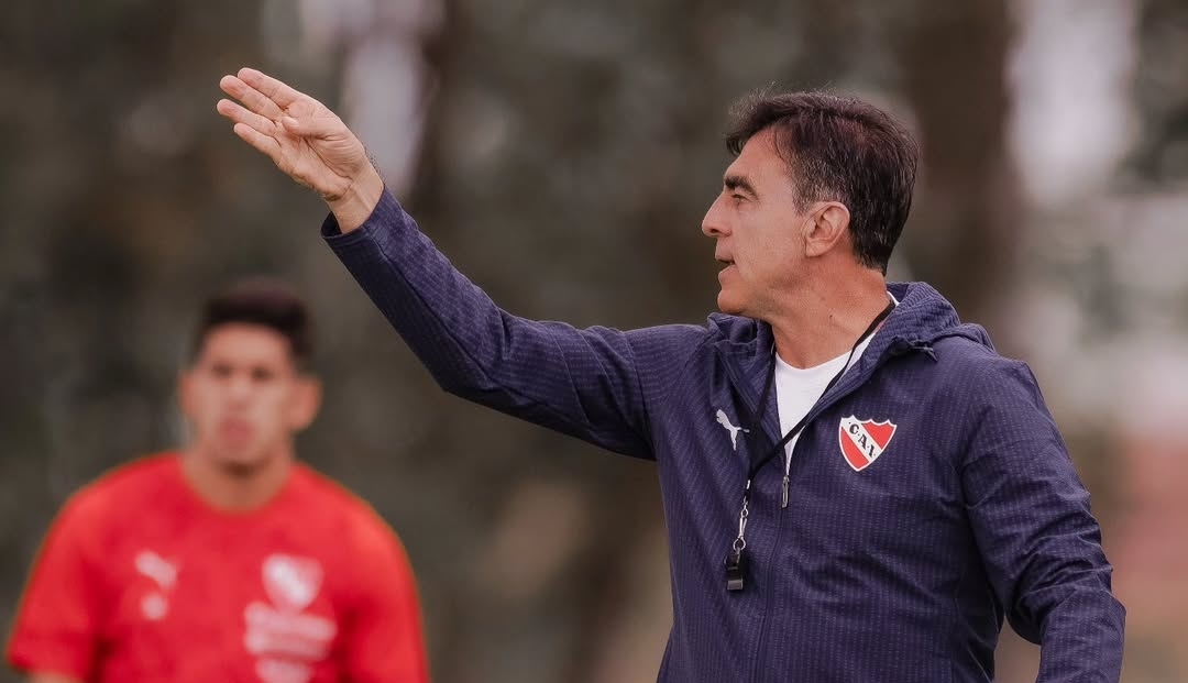 Quinteros está muy metido en el mercado de pases de Independiente.