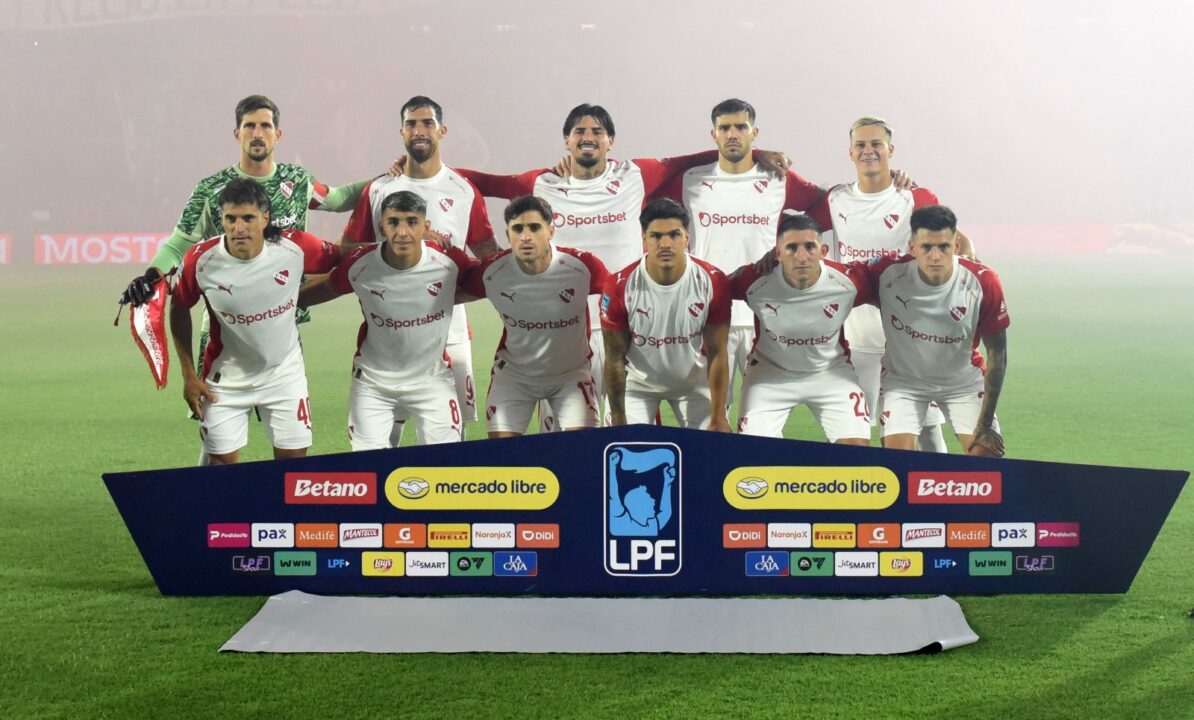 Gabriel Ávalos volvió a ser titular en el último duelo de Independiente.