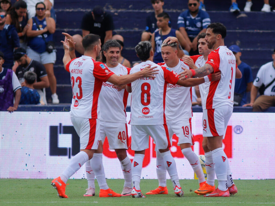 El Rojo jugó mal y Gustavo Quinteros lo sabe bien.