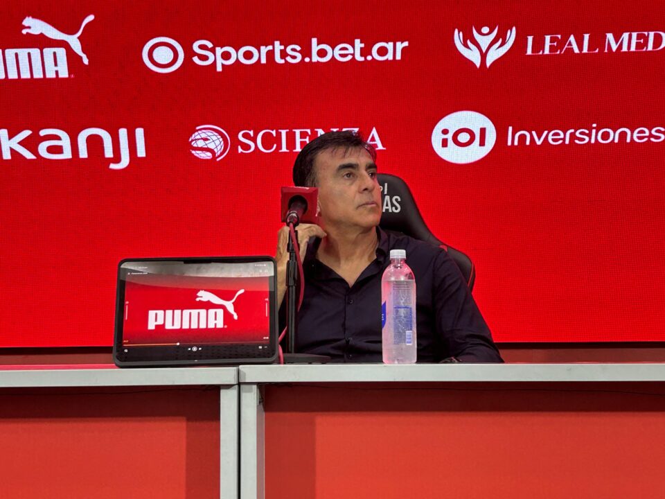 Gustavo Quinteros conversó con la prensa.