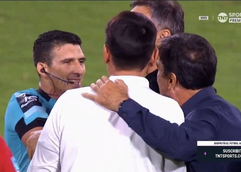 Leandro Desábato se quejó del arbitraje.