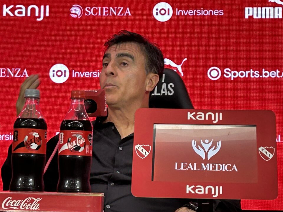 Gustavo Quinteros habló en conferencia de prensa.