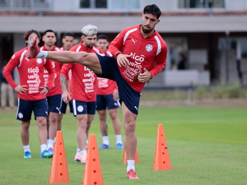 Ávalos, goleador de Independiente, ya está entrenando en Paraguay.