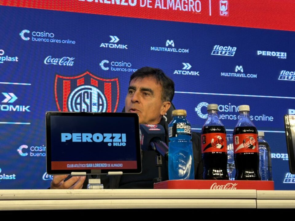 Gustavo Quinteros habló en conferencia de prensa.
