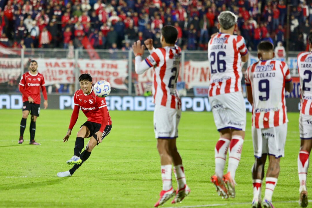 Independiente se despachó con goles de tiro libre.
