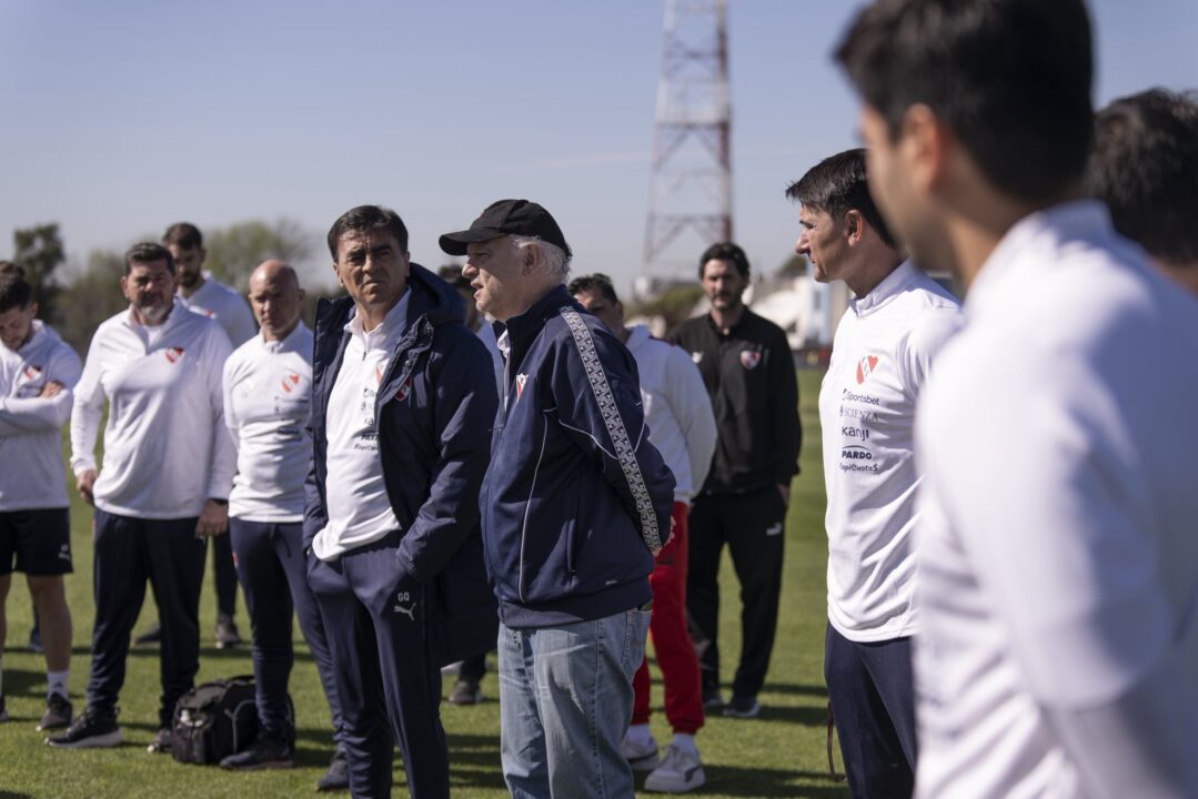 Los dirigentes de Independiente se van a juntar con el entrenador.