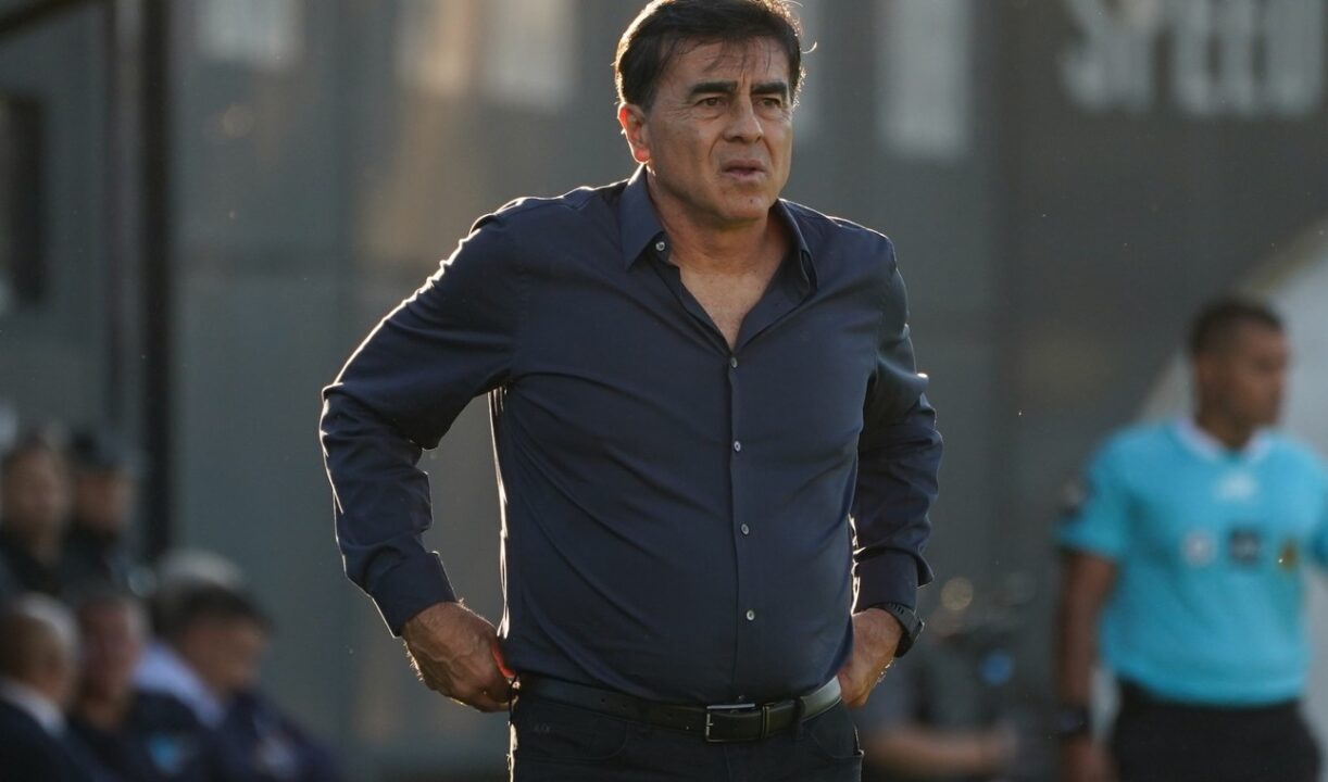 Gustavo Quinteros está muy metido con el Independiente que se viene.