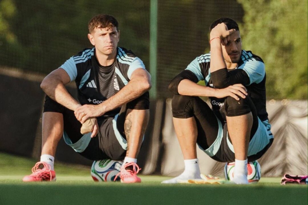 El Dibu Martínez se está poniendo a punto para el debut en el Mundial.