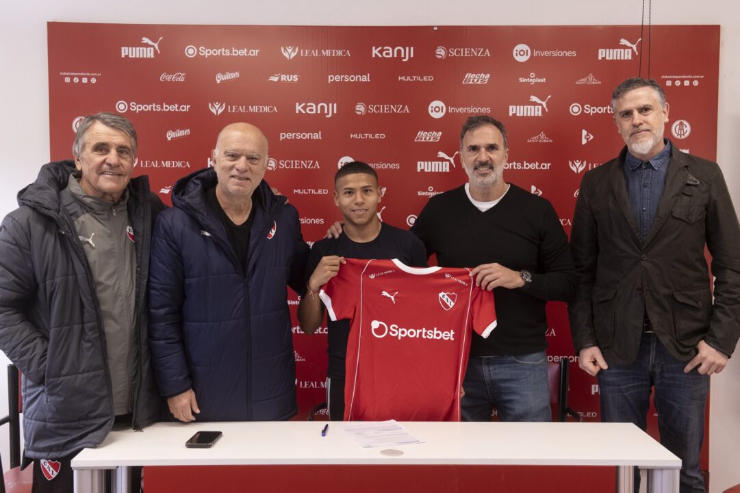 El Tucu Valdéz firmó hace poco su primer contrato con Independiente.