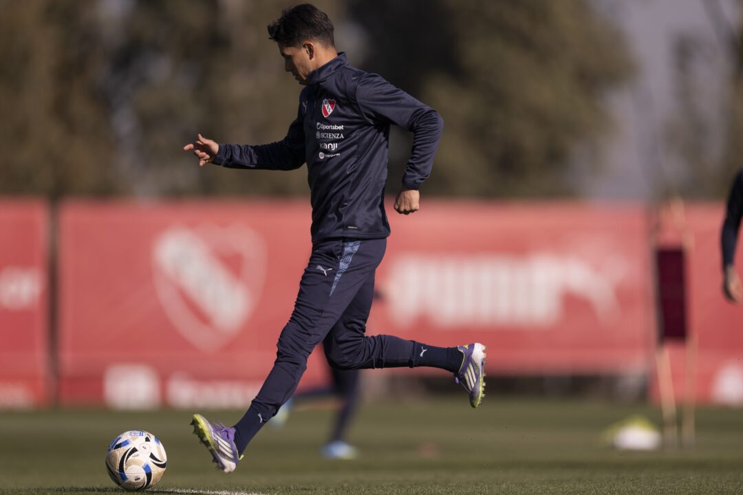 Maxi Meza ya está entrenando con sus nuevos compañeros.