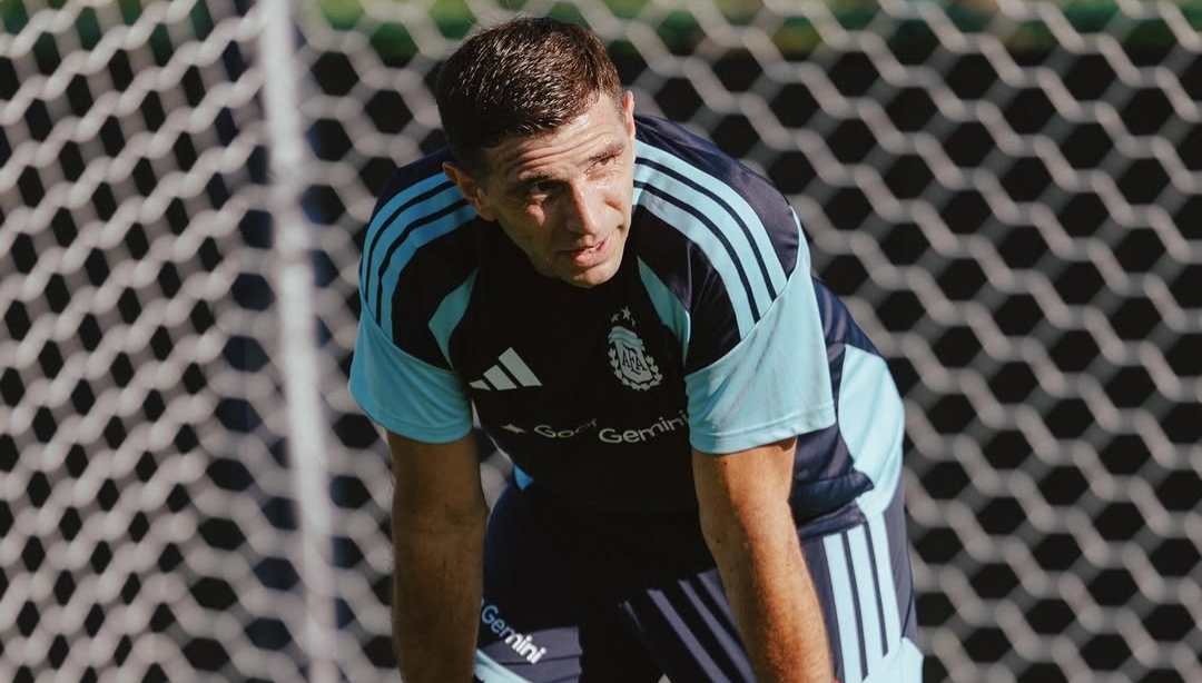 Dibu Martínez será titular en nuestro debut.