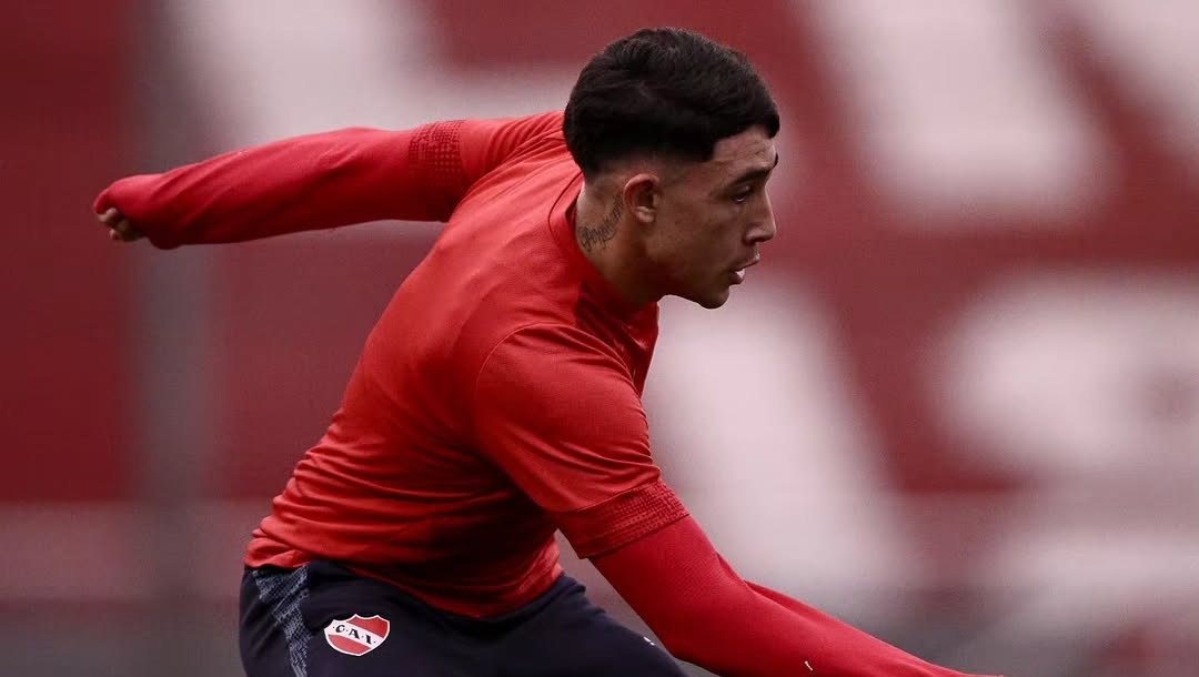 Gustavo Quinteros debe definir cómo parar su ataque.
